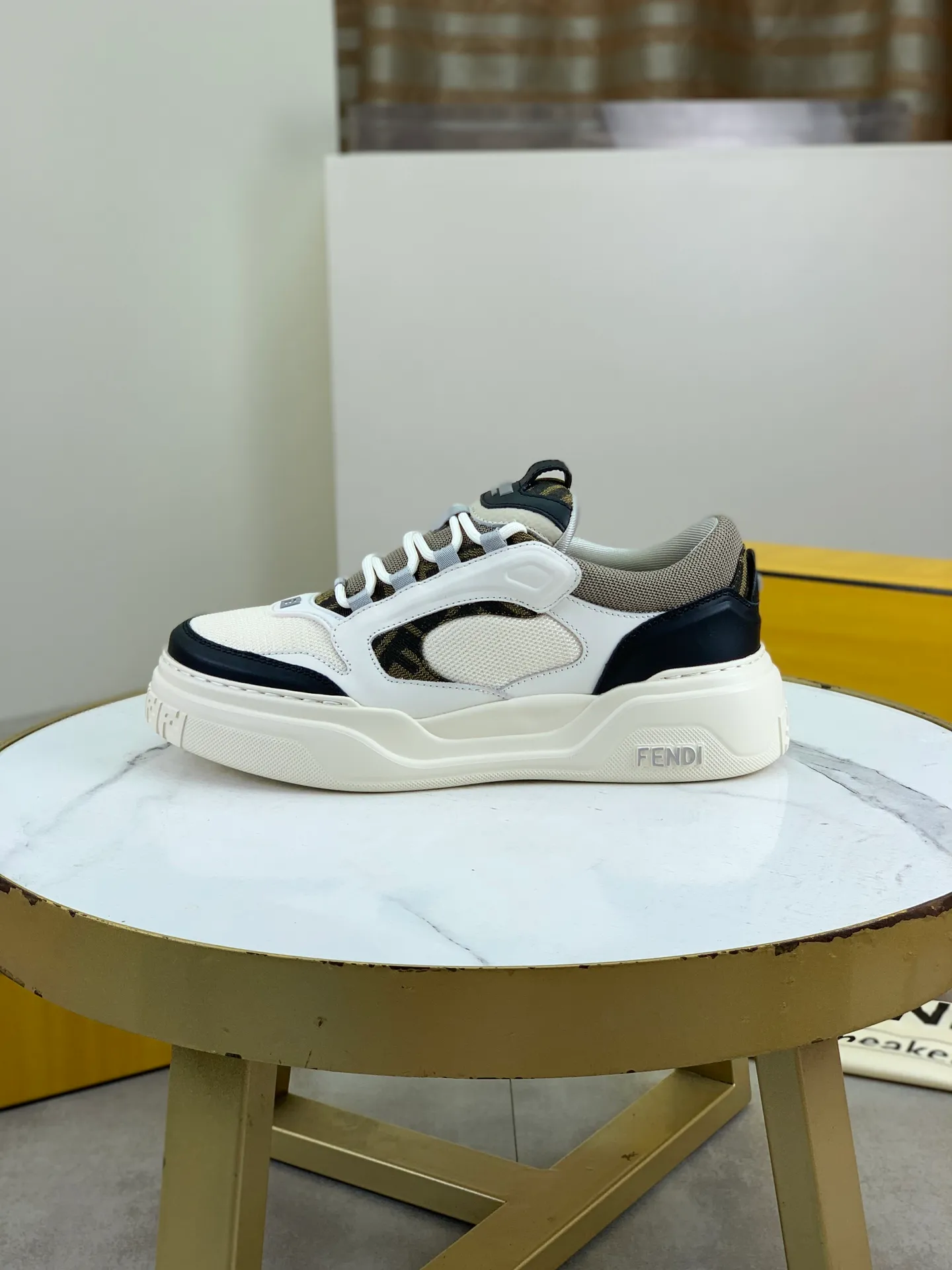Men's Men's Shoes 💰P740 New Style 💰💎💎💎Summer Hot Style [FENDI Fendi] Top Version 🆕New slip-on sneakers, wavy soles engraved with original words. Embossed Fendi Flow lettering on the heel. The upper is made of high-end calfskin and breathable materials. Original lining with tone-on-tone details decorated with innovative handcrafting techniques. Ultra-light and wear-resistant TPU and IP foam soles, overall lightweight and comfortable. Size:39-44 (38 45 can be customized)